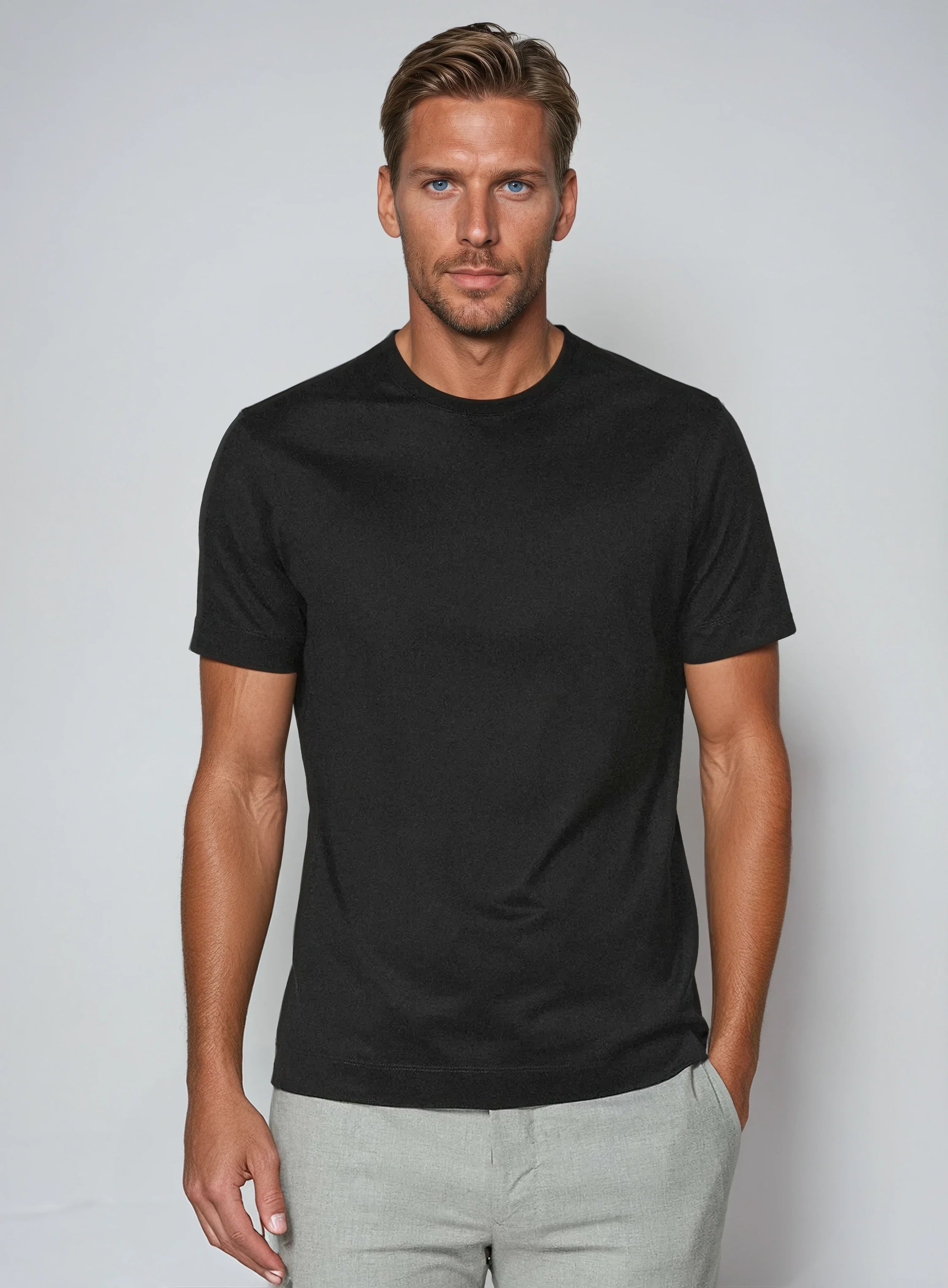 https://cdn.shopify.com/s/files/1/0848/1302/1510/files/Ga_zwart_shirt_2_9f8d4ea4-1b19-4b3b-af28-b814bbc1cdc9.webp?v=1745430123
