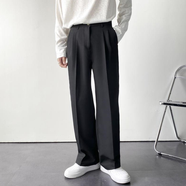 Lars – Elegant Trousers With Pleated Design